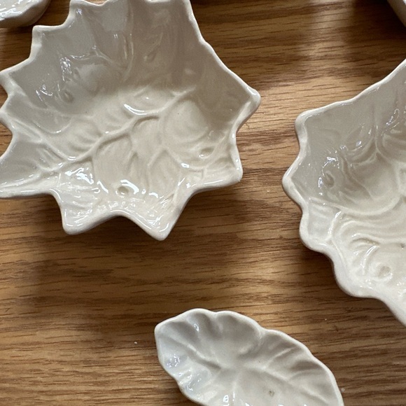 Set Of 4 Soy Sauce Dishes & 4 Chop Stick Rests Leaf Shape & Pattern - Picture 3 of 7